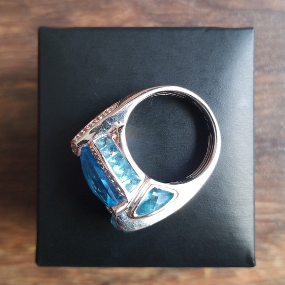 Colors of Passion Blue Topaz ring - Picture 4 of 8